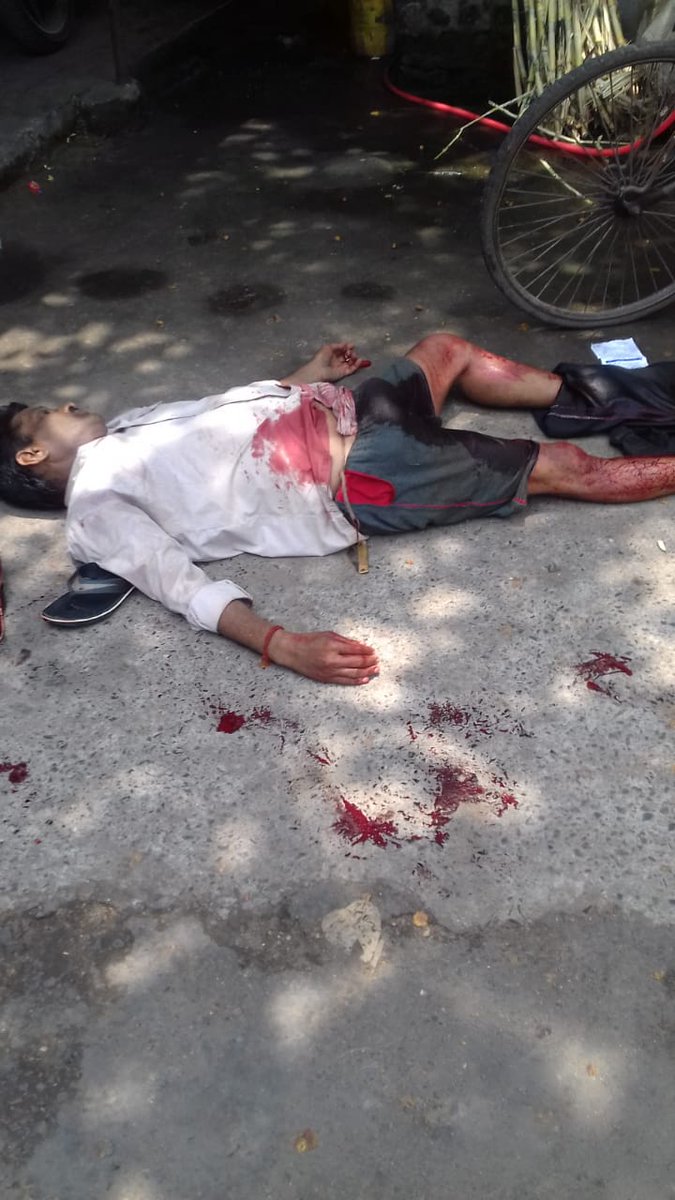BikramAri's tweet photo. তবে দিদিমণি এই কি আপনার #goodgovernance এর নমুনা???
পুলিশ মন্ত্রী হিসেবে সম্পূর্ণ দায় আপনার এবং আপনি পুরোপুরি অকৃতকার্য। নিজের দায়িত্ব থেকে সরে গিয়ে পশ্চিমবঙ্গের মানুষ কে একটু শান্তি দিন।
#SaveBarrackpore & #savebengalfromtmc https://t.co/jEuSrWZNxJ