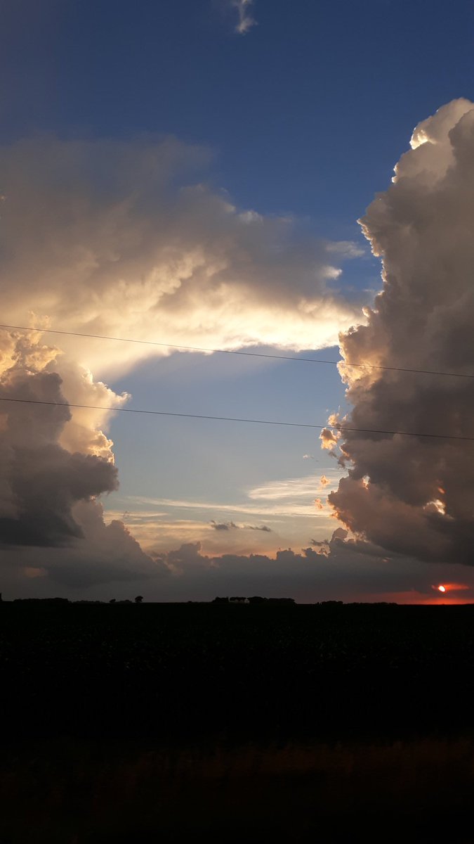 starr_nao's tweet photo. @mark_tarello check out the sunset near Ormsby https://t.co/L8F6BAW3QV