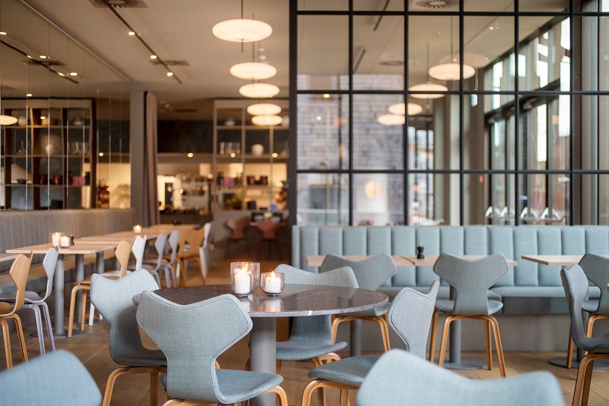 readpendulum's tweet photo. Hotel Odeon in Odense woos guests and locals alike with its warm, inviting interiors. Every decor displayed throughout its amenities was thoughtfully chosen to emanate the Scandinavian hospitality spirit.
Discover here: https://t.co/U83IFvYzot
Pc: Hotel Odeon
#PendulumDesign https://t.co/B7gSCznzhX