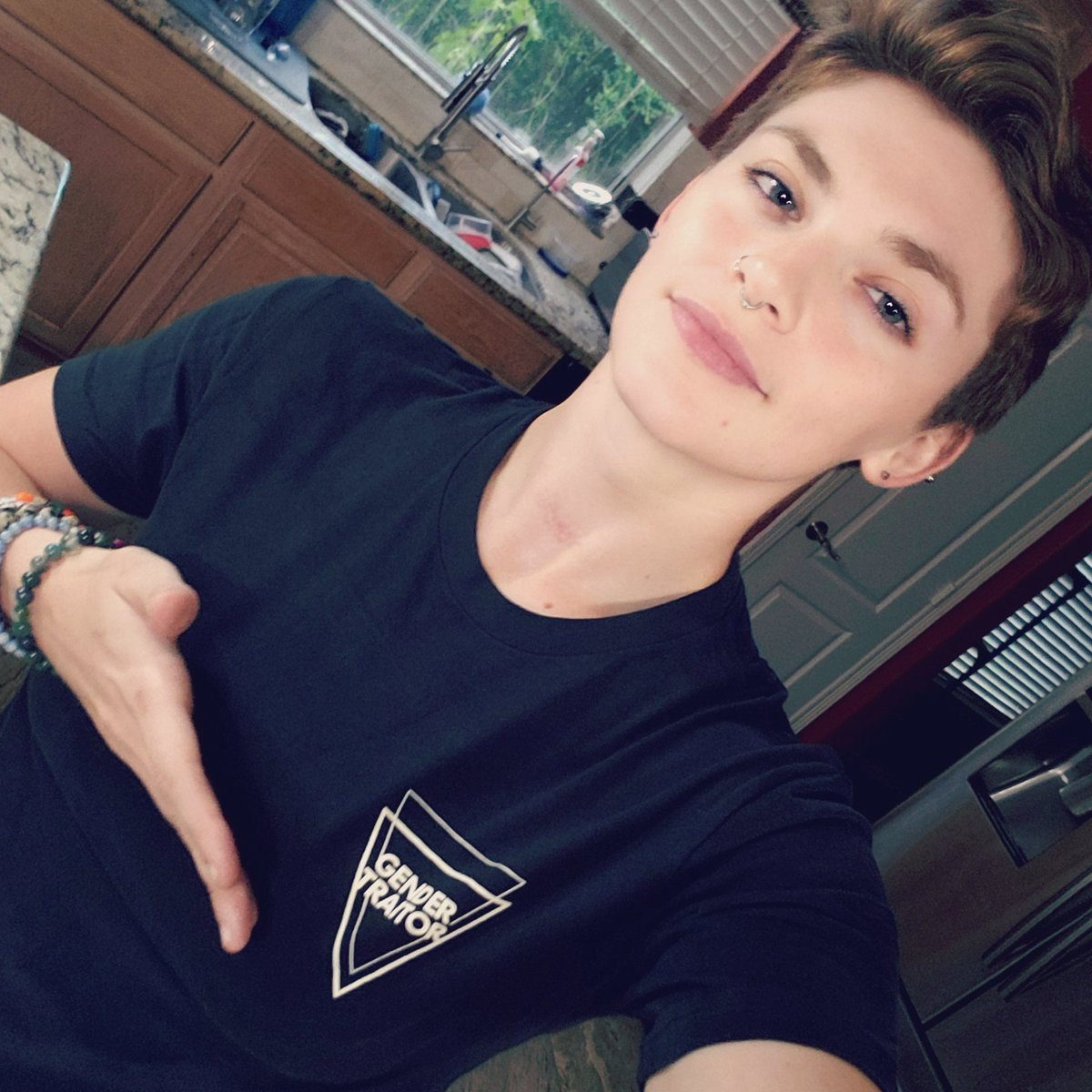 Flynxy's tweet image. ONE OF MY BEST FRIENDS GOT ME THIS SHIRT AS AN EARLY BIRTHDAY PRESENT 😭🧡