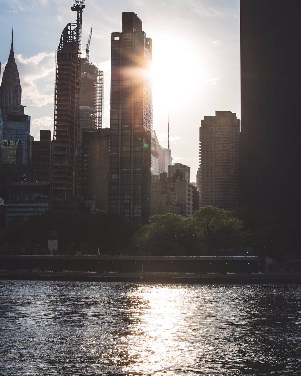 bypapijuan's tweet photo. πΈ: as the sun sets, the evening fun begins.
#nyc #manhattan #newyorkcity #brooklyn #newyorker #instagramnyc #nj #bigapple #newyork_instagram #nbc4ny #VoyagedSS #iloveny #queens #seeyourcity #timessquare #what_i_saw_in_nyc #bronx #nyclife #newyorklife #nypix #mondaymotivation https://t.co/U34Rmo9Ws2