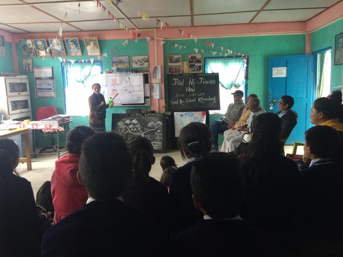 educationArPr's tweet photo. Jan Andolan on #JalShaktiAbhiyan observed across the State by Teachers &amp; students. Mass awareness campaign on water conservation in the form of seminar, tree plantation, drawing competition, nukkad nataks &amp; rallies were the highlights of the day. #EveryDropMatters https://t.co/rn8zIivzVj