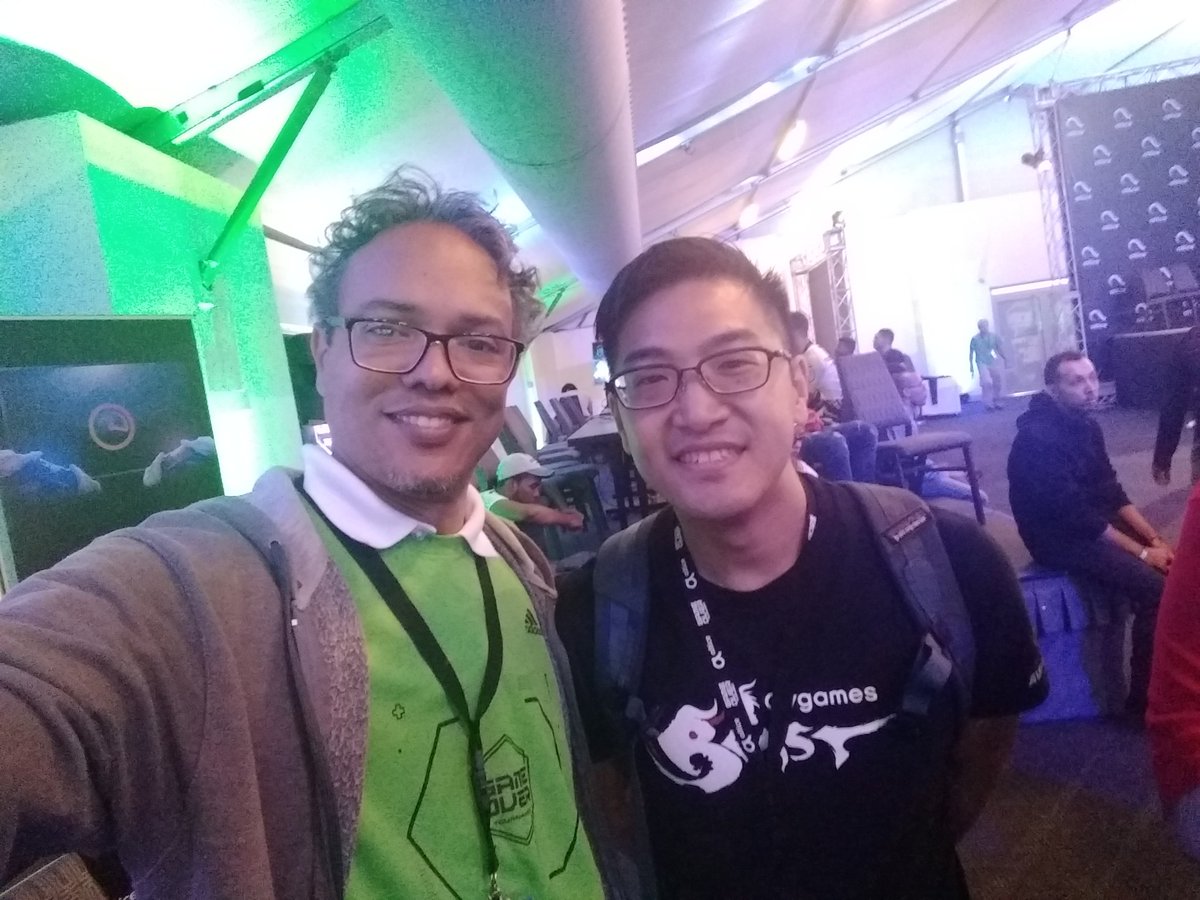 StrykerDR's tweet photo. At #gameover2019 with @GamerBeeTW thanks for the picture! https://t.co/CRQozokJvh