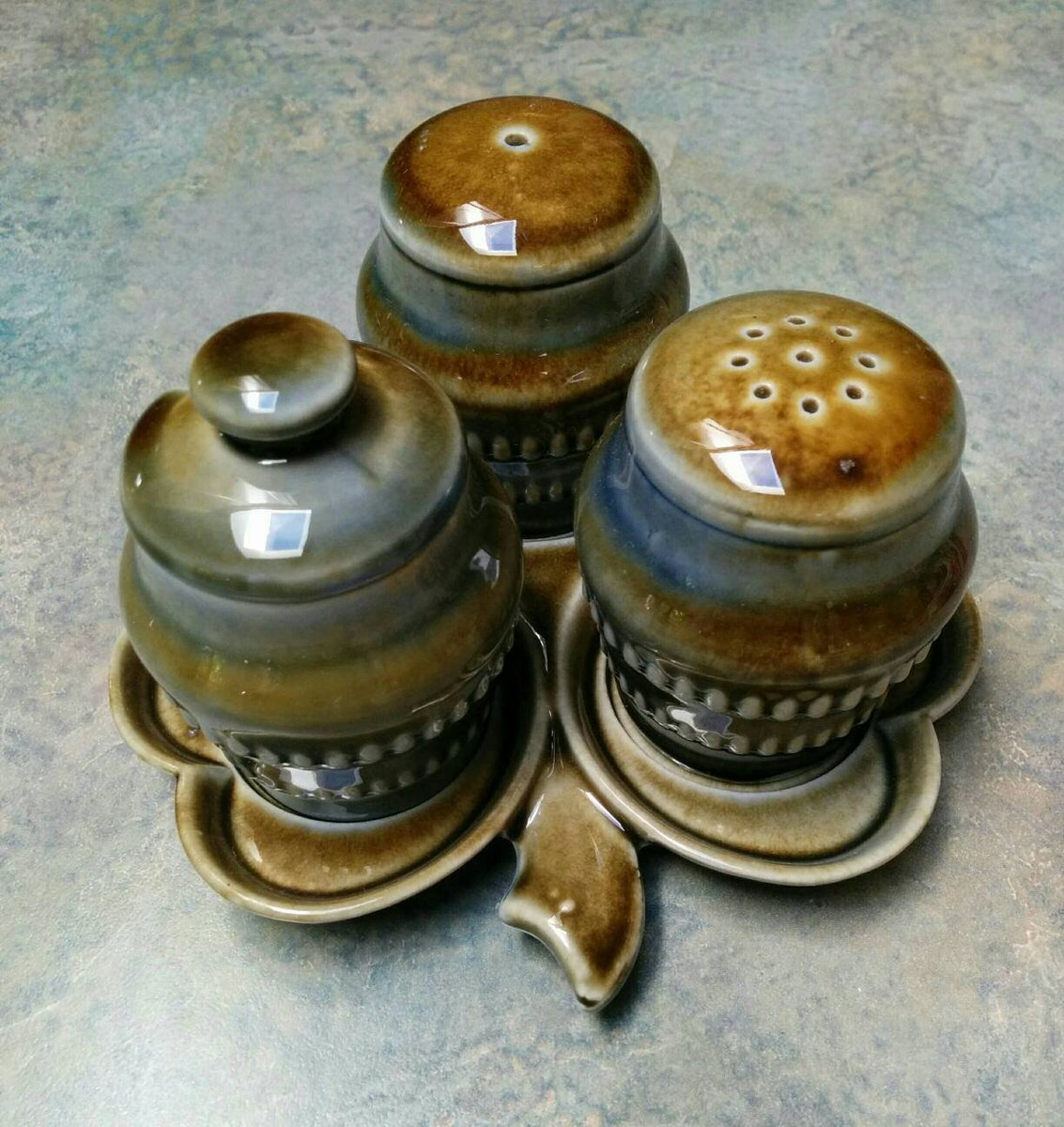 BettysTreasure's tweet image. Wade Armagh Ireland Shamrock Condiment Set etsy.me/2OcVi4z #housewares #saltandpepper #condimentset #irish #shamrock #ceramic #bettysattictreasures