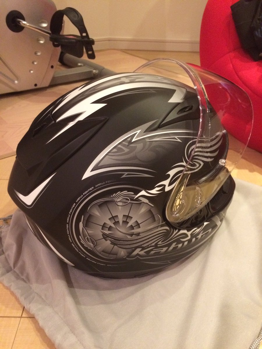 bike_06's tweet image. うん
買っちまったなぁ…。
今夜抱いて寝ます。
#OGK #カブト #KAMUI2 #ヘルメット