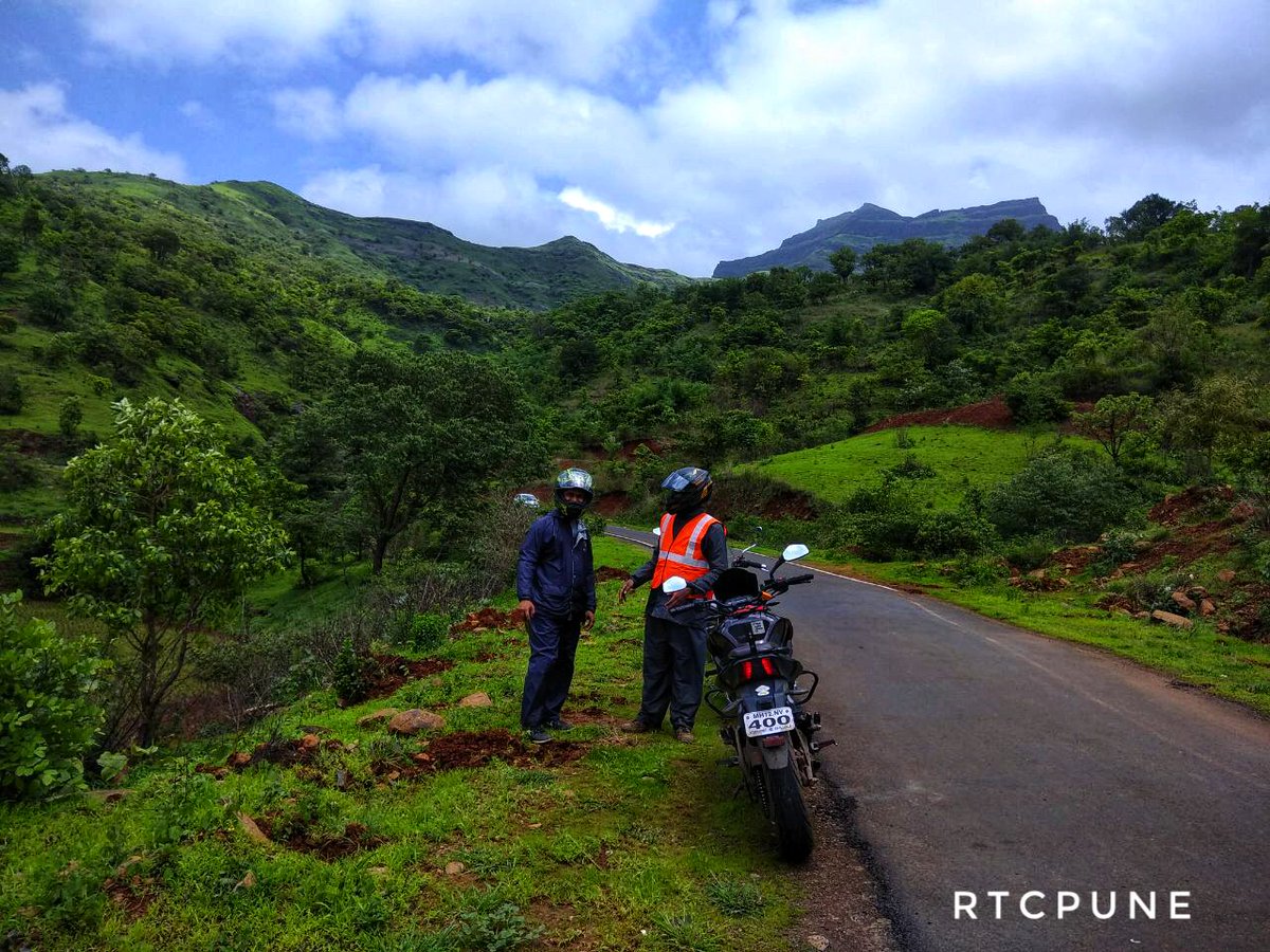 TheIndianRTC's tweet photo. Snaps from #RTCPune's Sunday Sprint to #MadheGhat chasing water-falls!
A casual drive exploring the beauty of Madhe Ghat in this beautiful #Monsoon season. The folks enjoyed fresh bhajia and chai in the rain, the perfect combo!
#Pune #Roadtrip #weekend https://t.co/0eAvmuQCeh