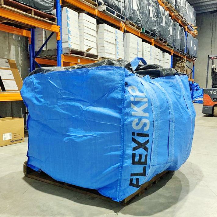 group_handel's tweet photo. How many FLEXiSKiPs can you fit in a FLEXi? Apparently 75 💥
Here at handel, we like to do things a little differently; including the delivery of our pallet orders 😉 #customerservice #FLEXiSKiPdifference #wastemanagement https://t.co/Lbpycy6eww