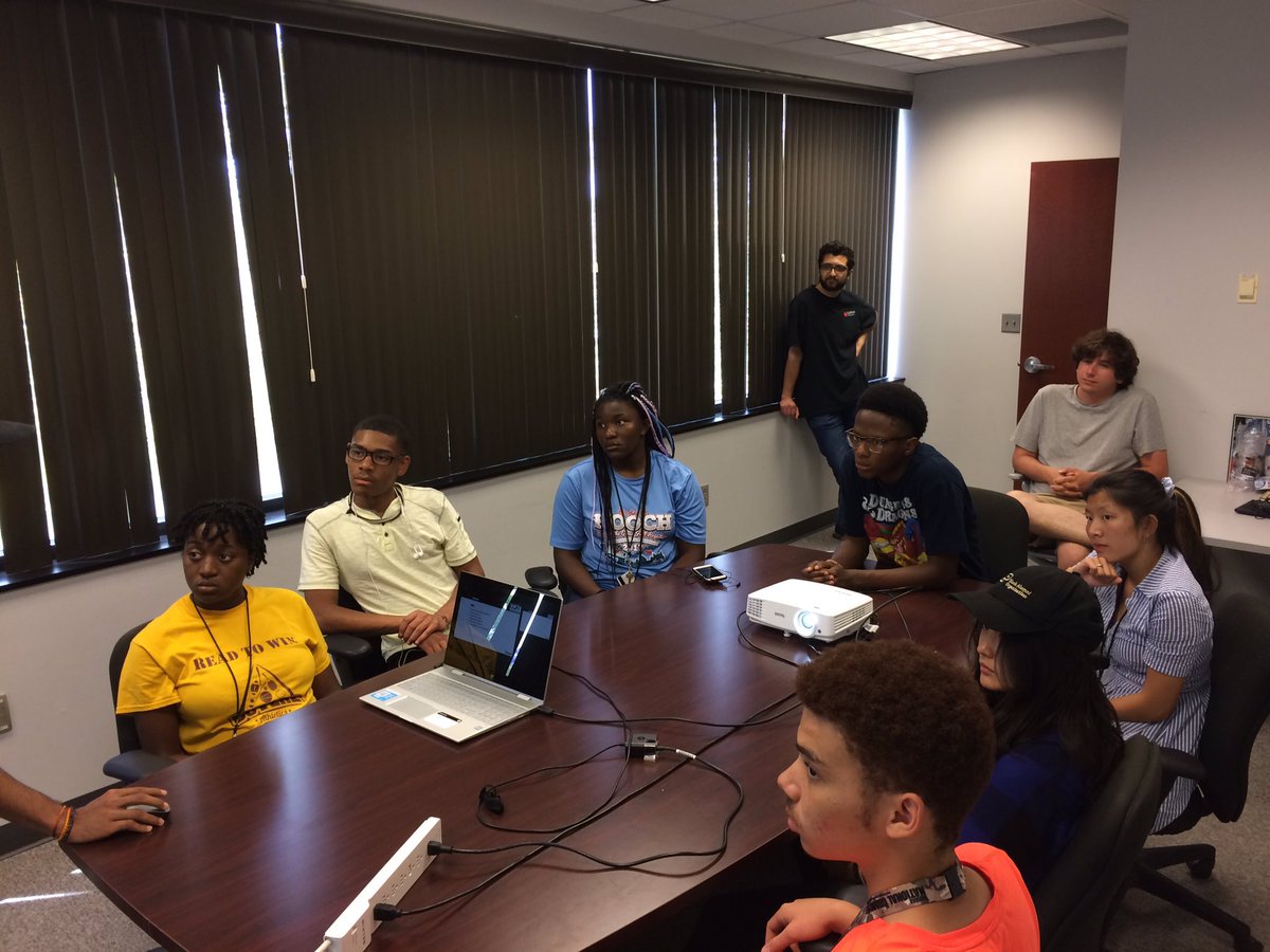CCATPurdue's tweet photo. Devnath Baragada shares his findings on #Electric #Vehicles with the visitors from the #MinorityEngineeringProgram and #MITE.
@NEXTRANSPurdue hosted this K-12 outreach event to promote the ideas on #Autonomous #Vehicles https://t.co/1kC9JdRuVv