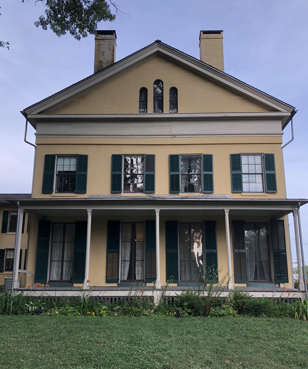 McIlwainBradley's tweet image. Inspiring experience visiting the home of one of my favourite poets, Emily Dickinson during the @SHARPorg reception! The Wonderful and knowledgeable guides and artifacts at The Emily Dickinson Museum truly brings the poet and her life to light! #sharp19 #amherst #emilydickinson