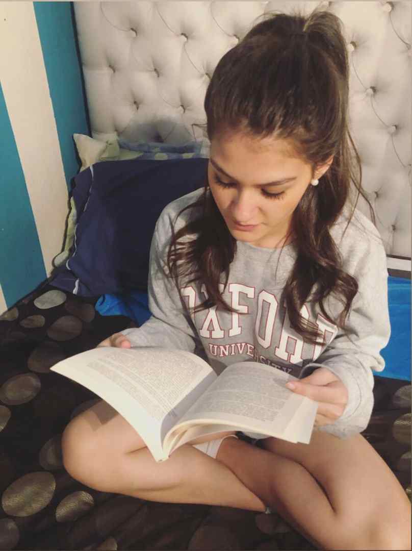 _andreanicol's tweet image. 📖