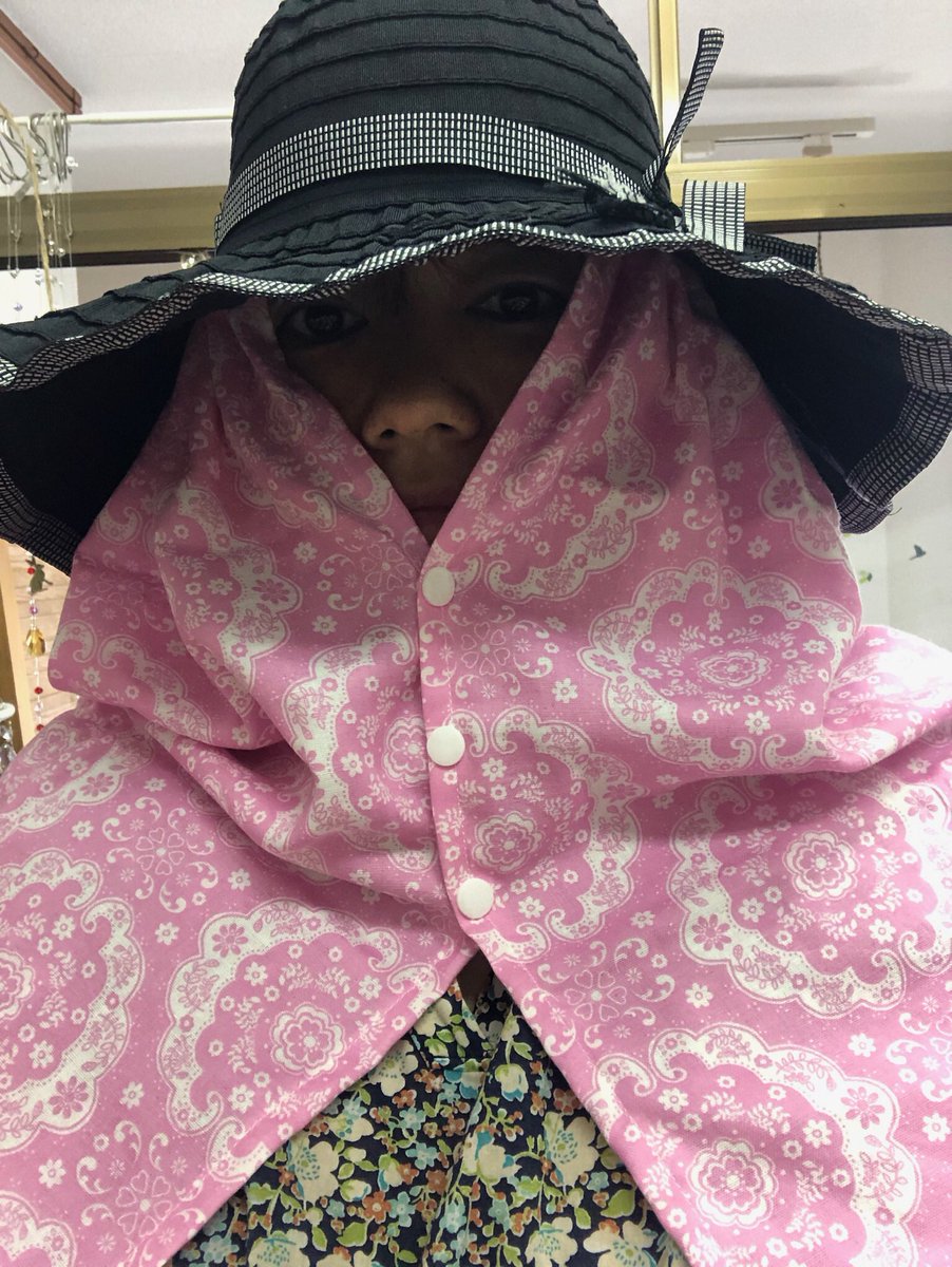 ট ইট র あとりえchikutaku 急に紫外線アレルギーになってしまい 曇りだから大丈夫かなと油断したら大変なことに 市販のグッズじゃダメだったので 作ってみました これで上手く防げるといいな 紫外線対策 紫外線アレルギー 日光過敏症