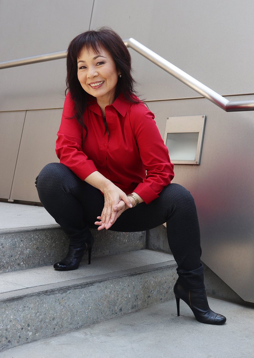 It was one of those days when I forced myself to pull it together and show up in front of the camera. Feeling empowered and inspired afterwards, I promised myself to fight the resistance and get productive... PC @DyllenN #keepshowingup #matureasianactress #maturesasiandancer