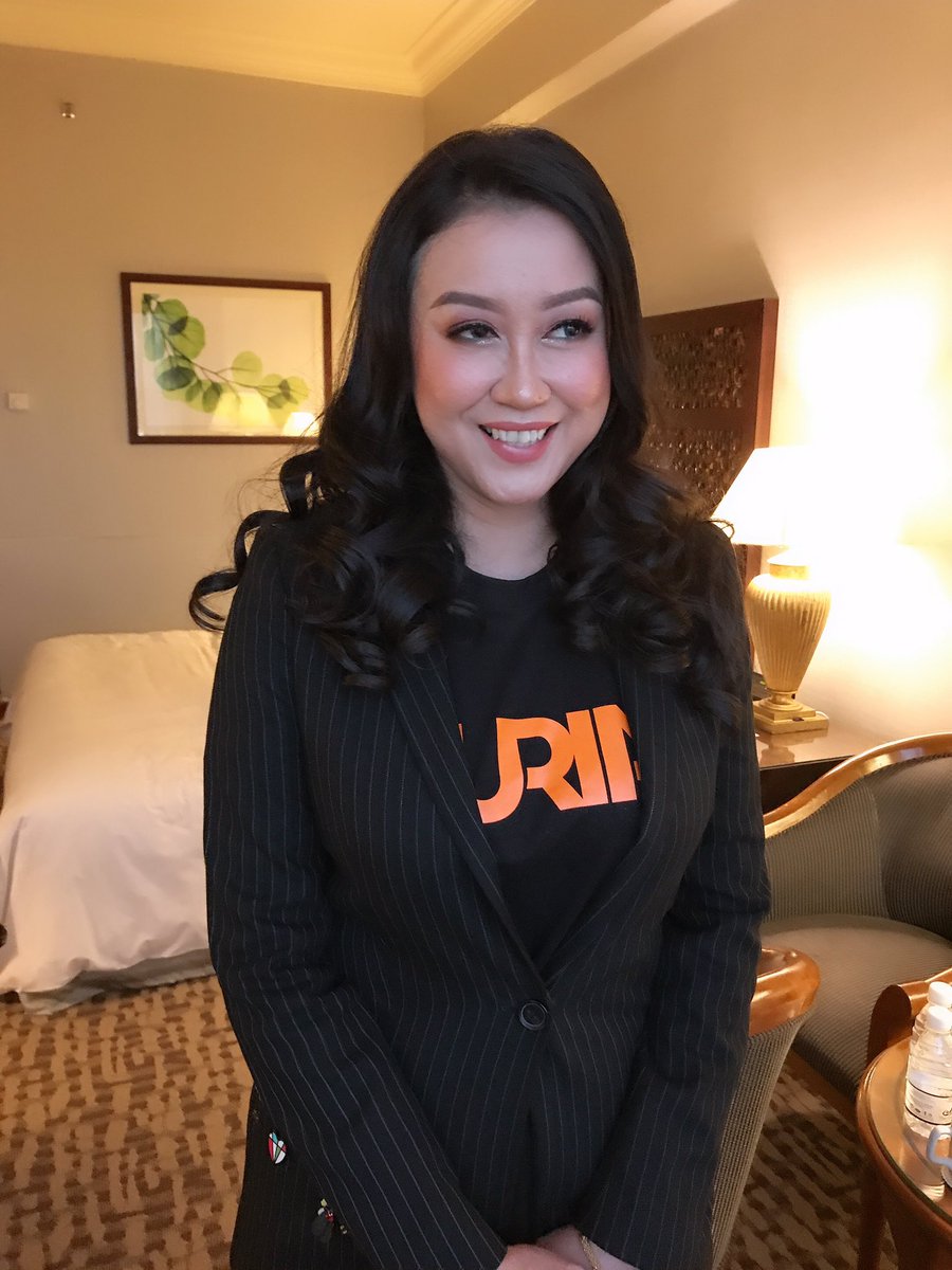 djlinsuriacinta's tweet photo. Duhai cinta hati pemilik jiwa jua ragaku yg abadi🌹Tetap sabar ku menanti hadirmu melangkah ke kamar hati😘gitthew❤️Tq #mua #amytouch utk #makeup &amp; #hairdo #radiodj #radioannouncer #suriacinta #suriafm @suria_malaysia #suriamalaysia https://t.co/PGNzrQHzMb