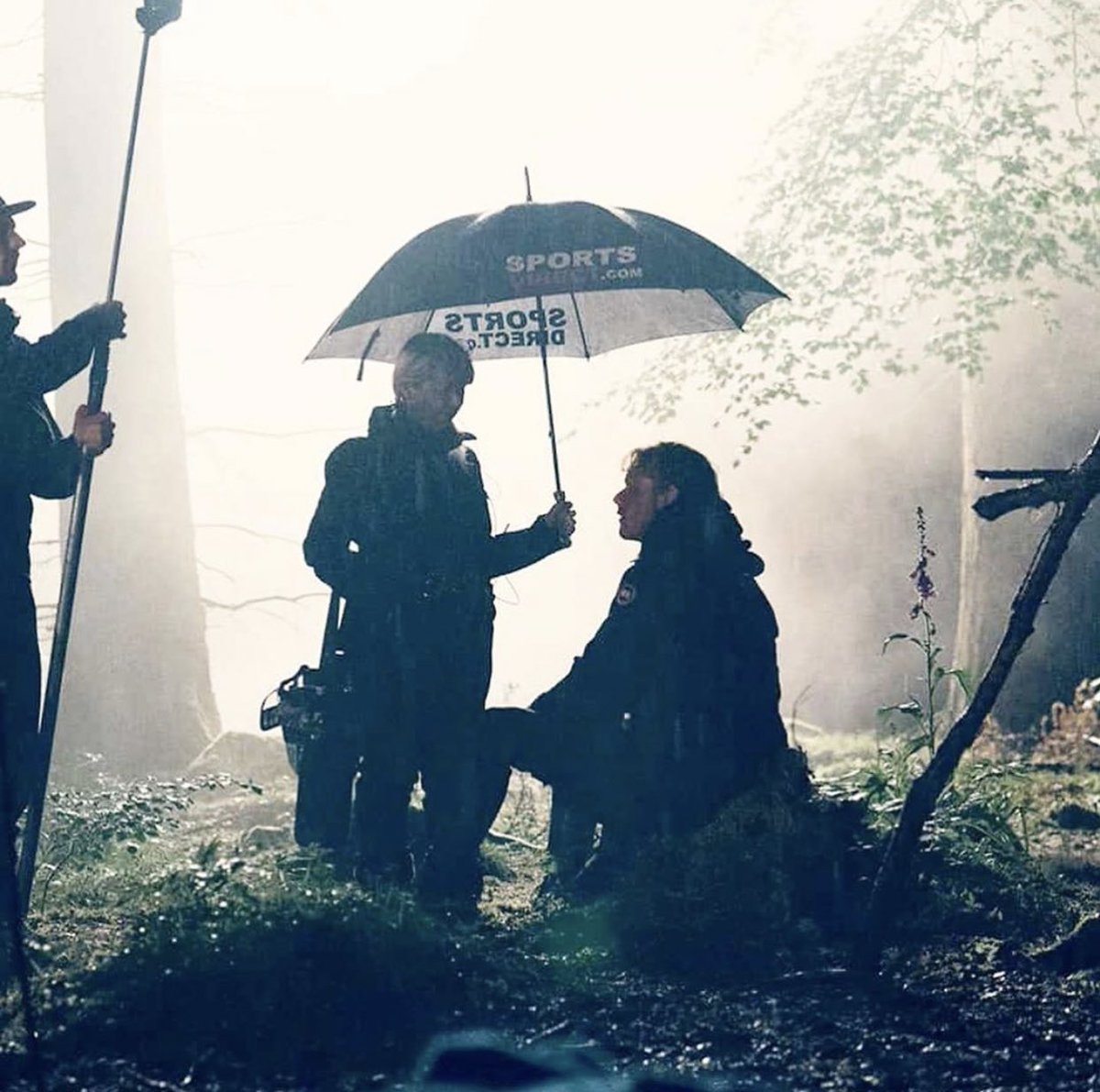 Finally found another umbrella photo to add to the thread....its and old one but I didn’t have it here yet  I need some more umbrella content from S4&5 Also how do I apply for this job