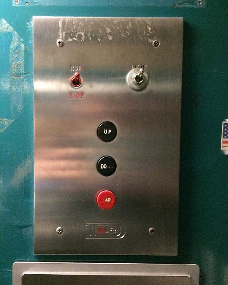 CUElevators's tweet image. It’s been a while since I posted here so here’s some photos of an elevator I filmed with WI Sirens And Elevators at UIUC Main Library. #Elevator #ElevatorEnthusiast #FreightElevator