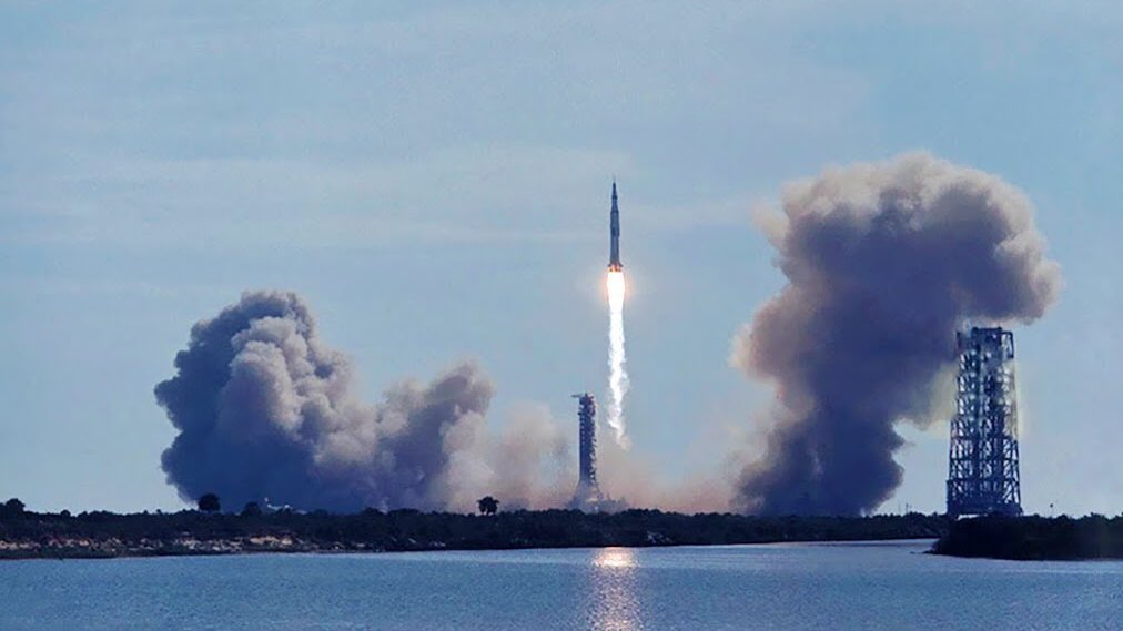 sciencesummedup's tweet photo. Happy launch-aversary!! 🚀🌕 

On 16 July 1969 the Apollo 11 Saturn V space vehicle lifted off with Astronauts Neil Armstrong 👨‍🚀, Michael Collins 👨‍🚀 &amp; Edwin (Buzz) Aldrin Jr. 👨‍🚀 at 9:32am EDT from Kennedy Space Center's Launch Complex 39A 🚀 #Apollo50 #Apollo50th #Apollo11 https://t.co/iGItFM4D1n