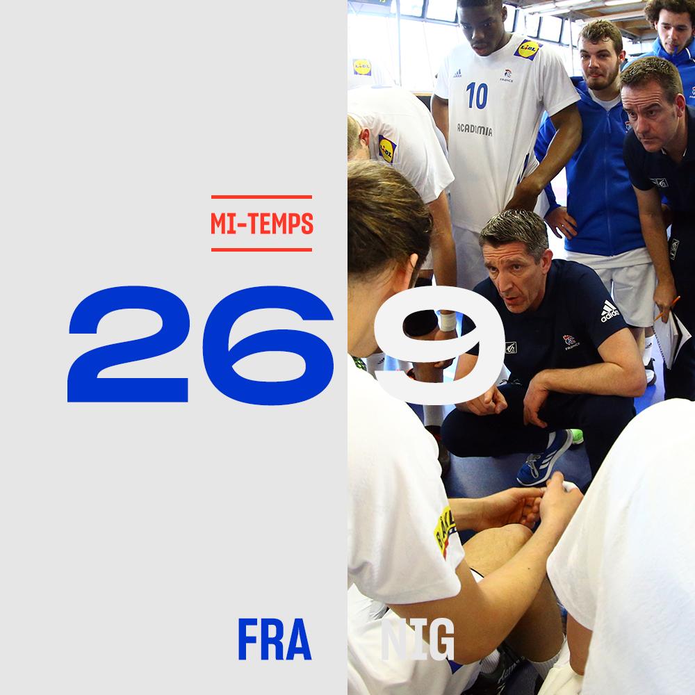 ffhandball's tweet image. #EdFM #U21
🇫🇷 26⚡9 🇳🇬 MI-TEMPS !
👊 Comme on pouvait s'y attendre les français écrasent leur adversaire.
💻 Suivez la suite de ce festival offensif EN DIRECT sur notre nouveau site 😎 FFHandball.fr 
🔜 Rediffusion à 18h45 sur @lachainelequipe 
#BleuetFier