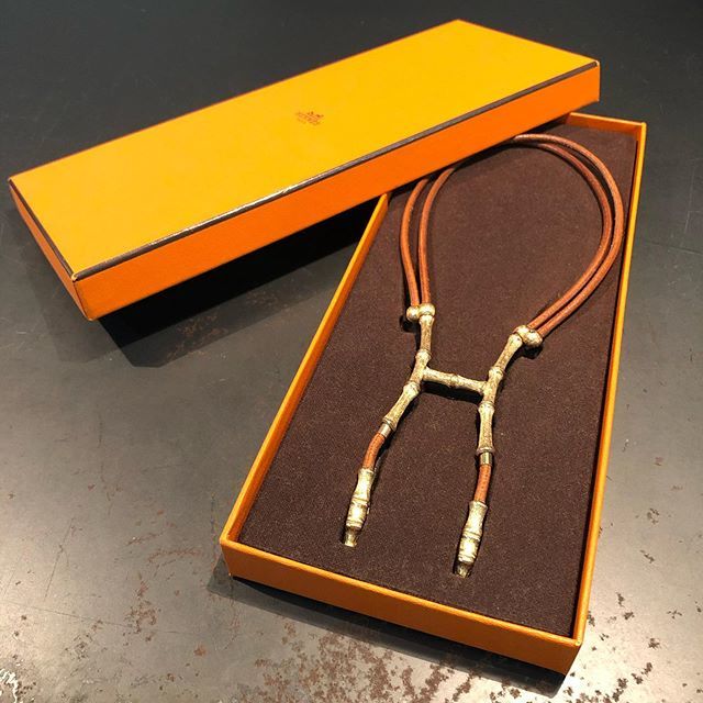 fabric0429's tweet photo. ＊新入荷＊
HERMES “BAMBOO CHOKER”
※DEAD STOCK
・・・
#fabric
#hermes
#used
#メンズ
#レディース
#古美術
#vintage
#広島 https://t.co/MKA9gKw85y https://t.co/Uwfk6FhxYs