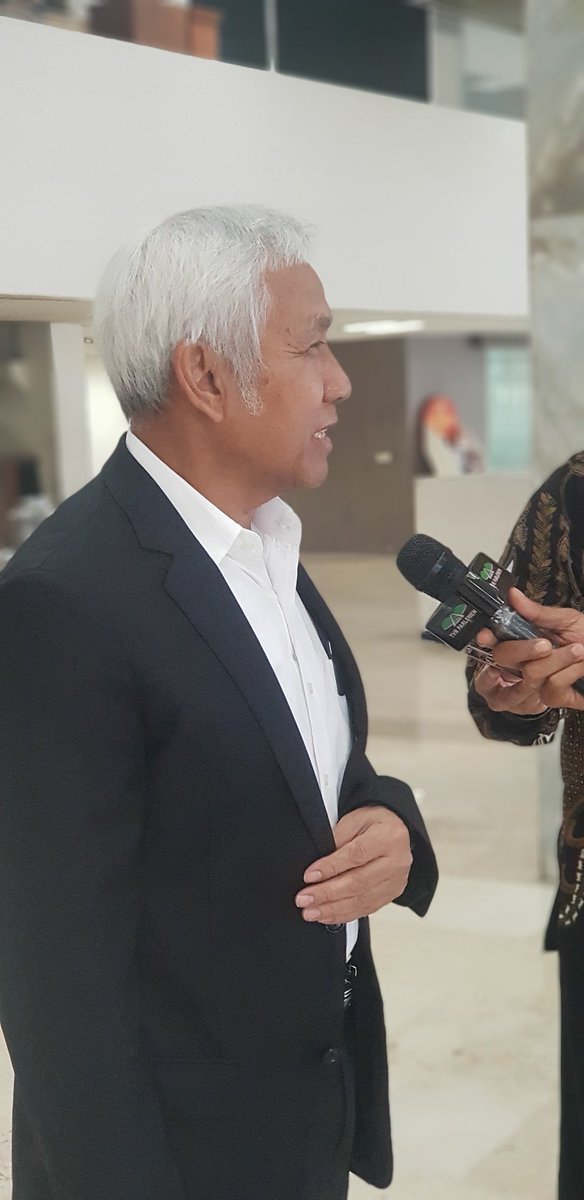 Wakil Ketua DPR RI Dr. Agus Hermanto memberikan keterangan Pers tentang : rencana kenaikkan gaji PNS, dan pengajuan amnesty Baiq Nuril.