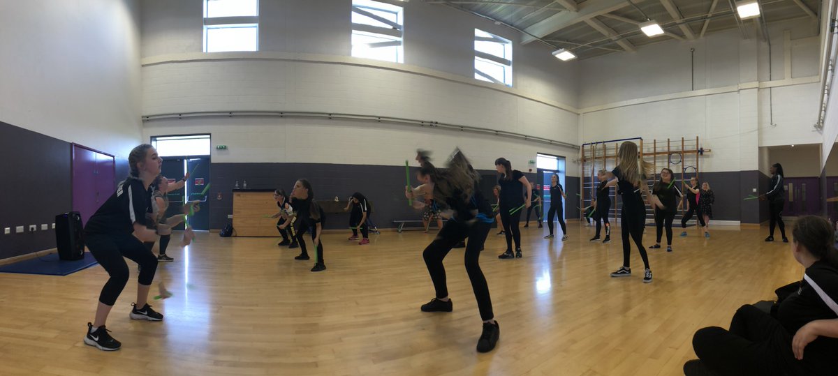 llanwern_drama's tweet photo. Year 9 girls ( and staff) taking on the Pound Fit Challenge!!!!  #Resilience #exhaustedjustwatching https://t.co/OnjAb1yapE