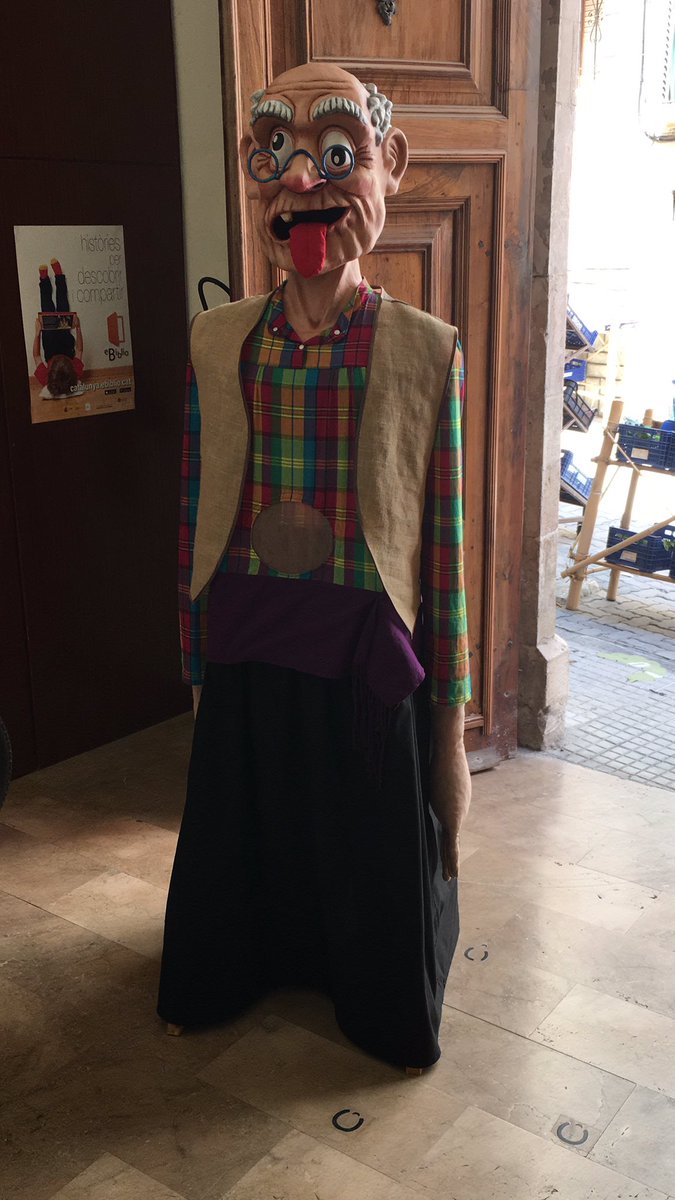 Biblioteca Pública Salvador Estrem i Fa de Falset tweet media