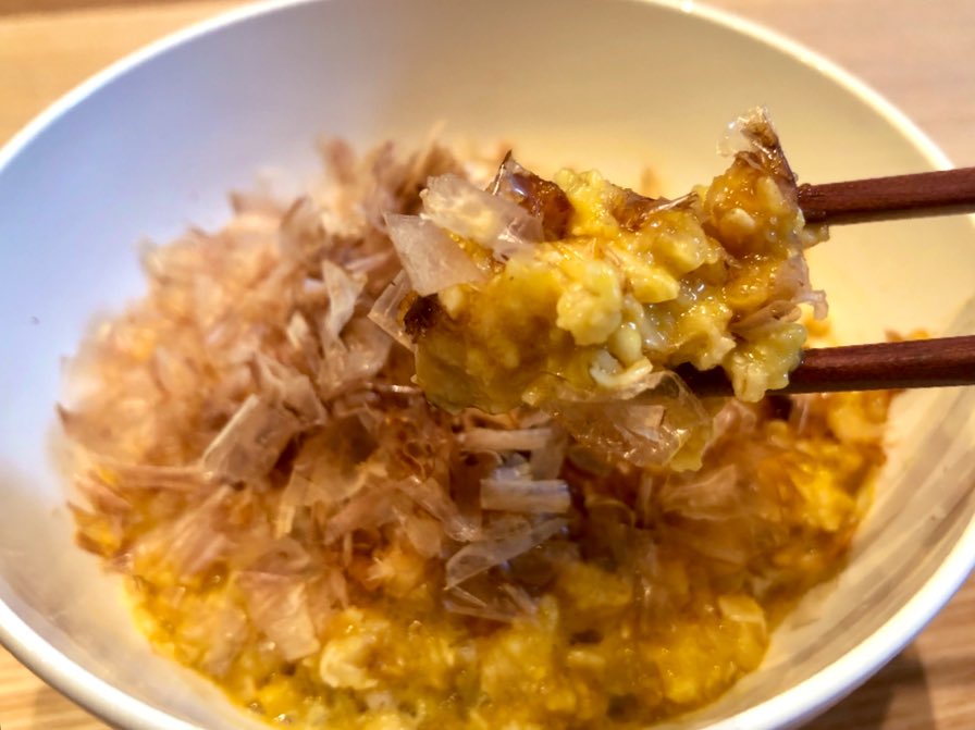 colezosan's tweet photo. かつお節増し❗️
【卵かけご飯】

オートミール40g水67mlをレンジ500W1分
オートミールに生卵、醤油かけて混ぜ500W40秒
味の素ひと振りとかつお節をたっぷりかけ醤油をかけて完成

醤油は2度がけが旨い！
風味を味わうオートミールで卵かけご飯はコレ！
#オートミール #オートミールレシピ
#糖質制限 https://t.co/yJig5bByfu