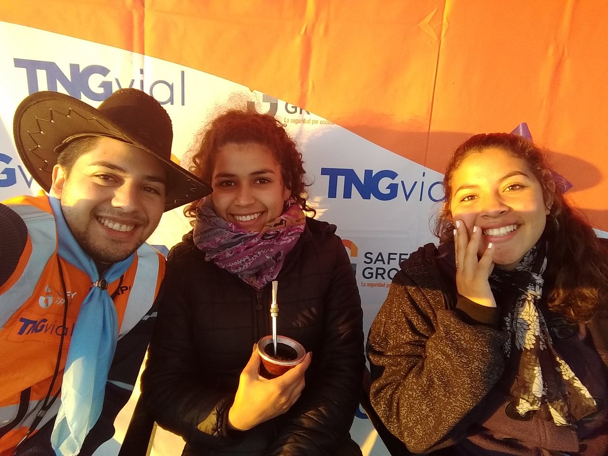capponifer's tweet photo. Arrancando otra jornada en el #standvial junto a las promotoras de #ramadapaso en la peregrinación de la #VirgendeItati @SafetyGroupArg https://t.co/OKNljWenuJ