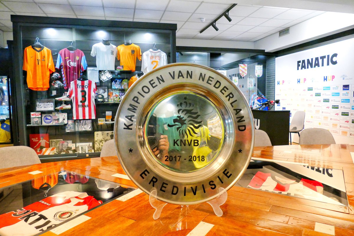 Heb jij de kampioensschaal van PSV al gespot in ons voetbalmuseum? #huphotel #hupsport #voetbalmuseum #PSV #kampioensschaal