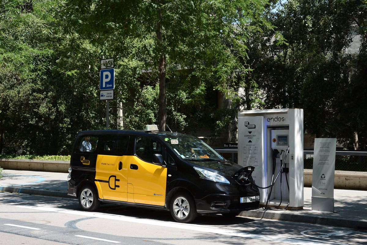 Electrificpro's tweet photo. The #electrictaxi in #Barcelona? The big challenge! The city has today around twenty licenses! #mobility #emobility #electrictaxis #Bcntaxis https://t.co/bXqdoFONm3
