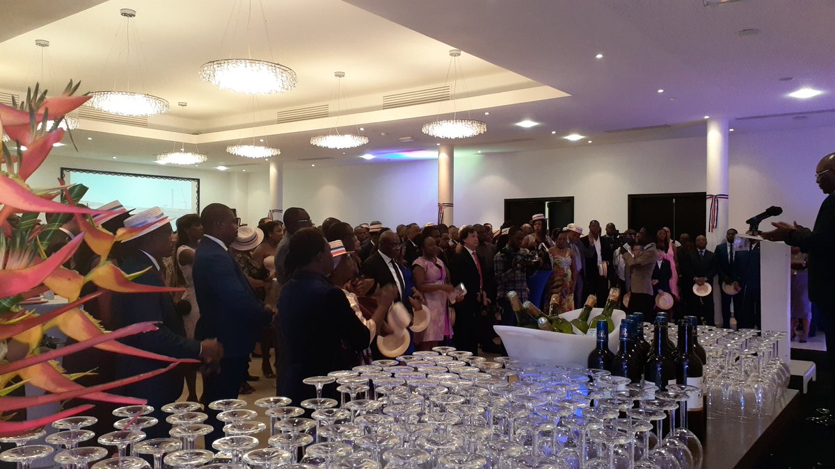 MCooperacion's tweet photo. Durante los actos del Día Nacional de Francia, el embajador #FredConstant y el Ministro de Exteriores #SimeónOyonoEsonoAngué coinciden en que #Malabo y #París deben caminar juntos sin exigencias ni indiferencias hacia la mejora de sus relaciones bilaterales en beneficio recíproco https://t.co/xMYryjWadv