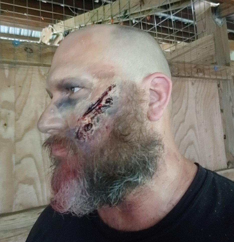 _ChrisApplegate's tweet image. Feeling a little dead
#zombie #Survivaloftheapocalypse