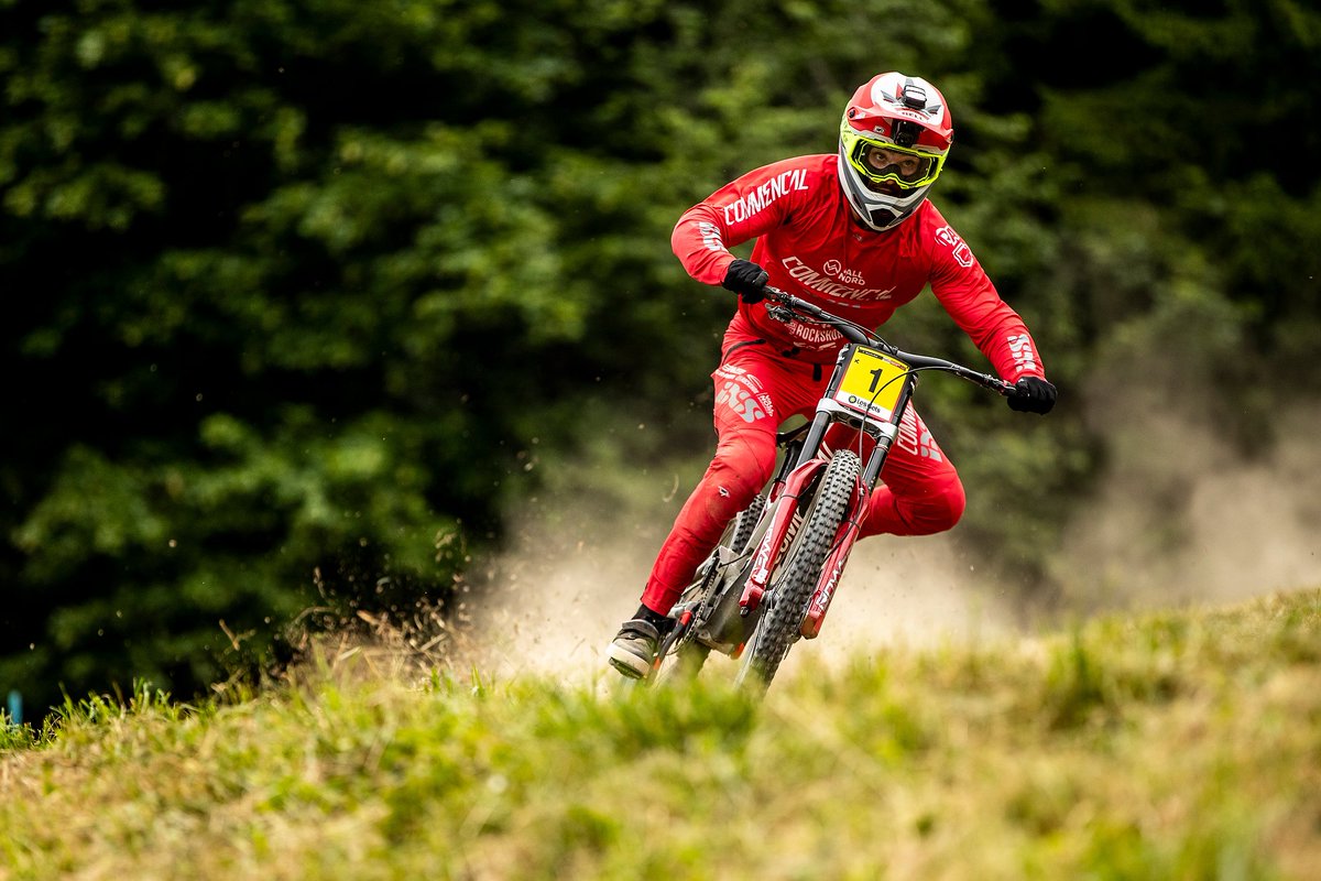 What a WEEKEND! Safe to say Amaury Pierron Thibaut Dapréla and the COMMENCAL / VALLNORD by Riding Addiction team delivered. Rapid all weekend and topped off with victory.