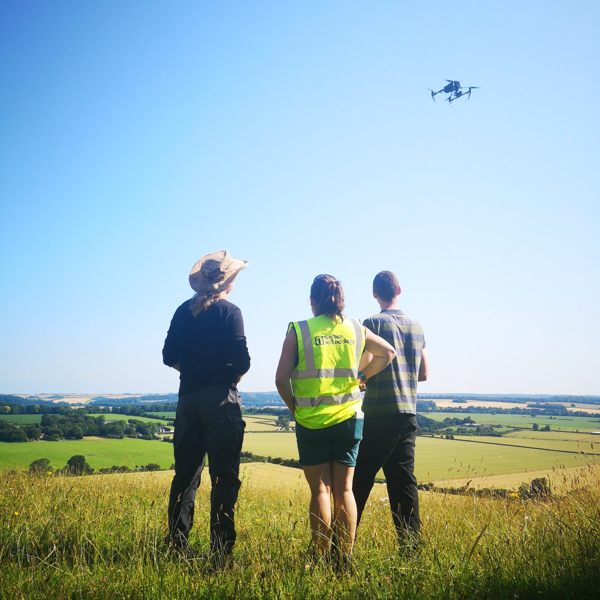 suttonbadges's tweet photo. Many thanks to @wessexarch for coming out today to carry out drone survey of #Shiny7th following its restoration, funded by @HeritageFundL_S. Weather simply glorious - excellent view of the former #WWI camp fields. @CranborneChase @HE_SouthWest https://t.co/zIAQrhDFEM