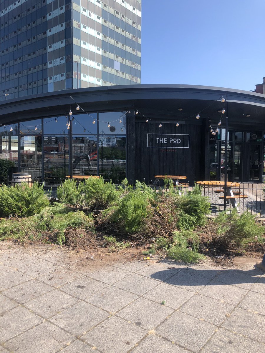 We’re having a little move around for the weekend😳. Make sure you’re free to pop in Fri or Sat...more plans for the wknd to follow shortly😝 #thepod #newport #cardiff #wales #popinthepod #cocktails #gin #bar #riverbankdrinking #sunterrace #clearout #exteriorstyling #funinthesun