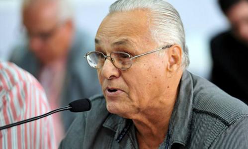 NOTICIA DE ÚLTIMO MINUTO: Víctor Rodríguez, portavoz de los camioneros dice que próximamente anunciarán una Asamblea Permamente parecida a la que hicieron en el 2005 en protesta contra el gobernador Acevedo Vilá. En aquel entonces, los suministros de gasolina fueron detenidos.