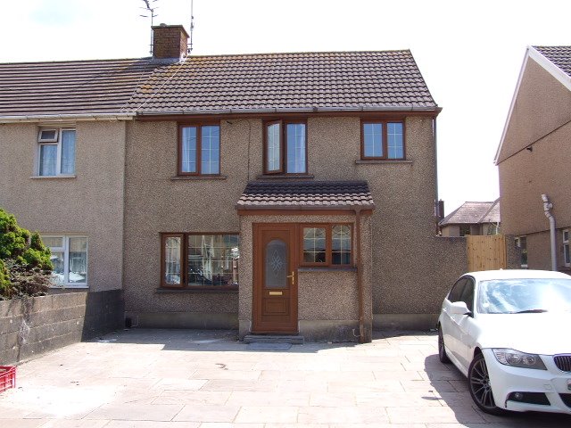 HuxtableEstates's tweet image. Choose how you sell your property from £450
Huxtable Estates are pleased to present this three bedroom semi-deatched property in Dylan Crescent, Sandfields on for £160k which has undergone complete refurbishment.