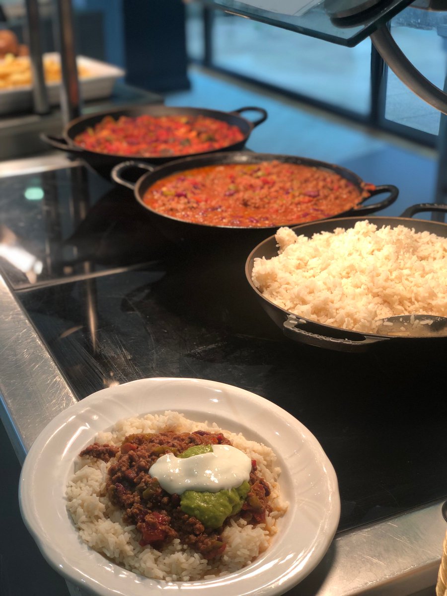 LStoreys's tweet image. Hot hot hot serving Mexican chilli today at #craigforth #stirling #Mexican #westisbest #chefslife #foodies #welovethisbusiness @lynnywinny_lynn @georgegunn2303