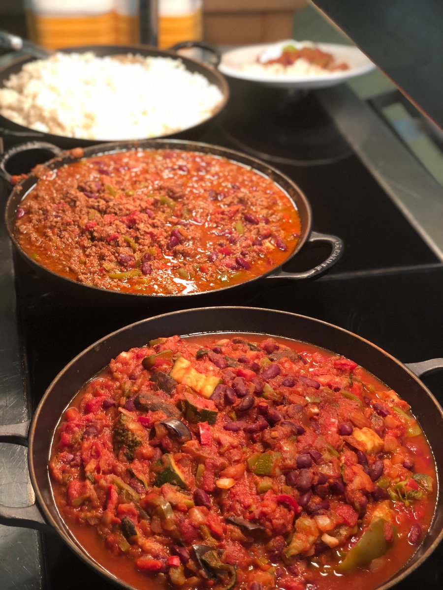 LStoreys's tweet image. Hot hot hot serving Mexican chilli today at #craigforth #stirling #Mexican #westisbest #chefslife #foodies #welovethisbusiness @lynnywinny_lynn @georgegunn2303