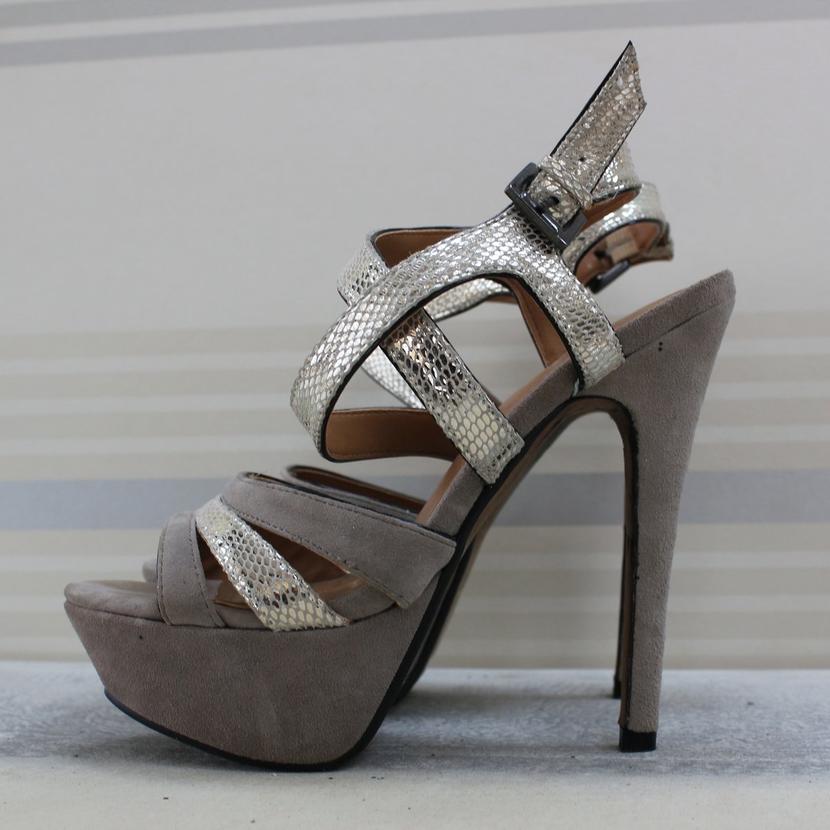 SonalM_closet's tweet photo. We are officially live my loves so so excited you can finally have this beautiful  Aldo grey suede strappy platform sandal heel in a size 36. Shop this beauties only at #closetsm #aldo #platformsandals #shoppingonline @Sonalmaherali https://t.co/MQYX31kcOD