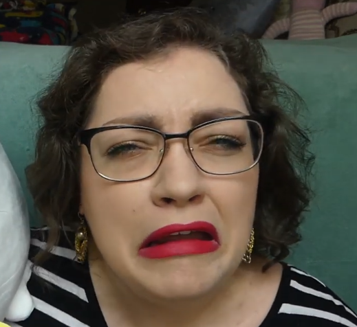 VVajazzles's tweet photo. I feel pretty, oh so pretty!  This would make for a great headshot if I could find a modeling agent who specializes in 30 year old obese toddler bodies.  #thriftthick https://t.co/u30V49fYnT