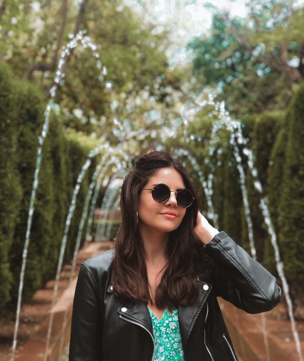 Optimil_oficial's tweet photo. Las gafas redondas favorecen especialmente a los rostros cuadrados. Aunque también quedan bien a los que tienen caras ovaladas. Los que tengan la cara redonda deben tener más cuidado. #eyewear #moda #optimil #srowl https://t.co/pf4lFCgBDx