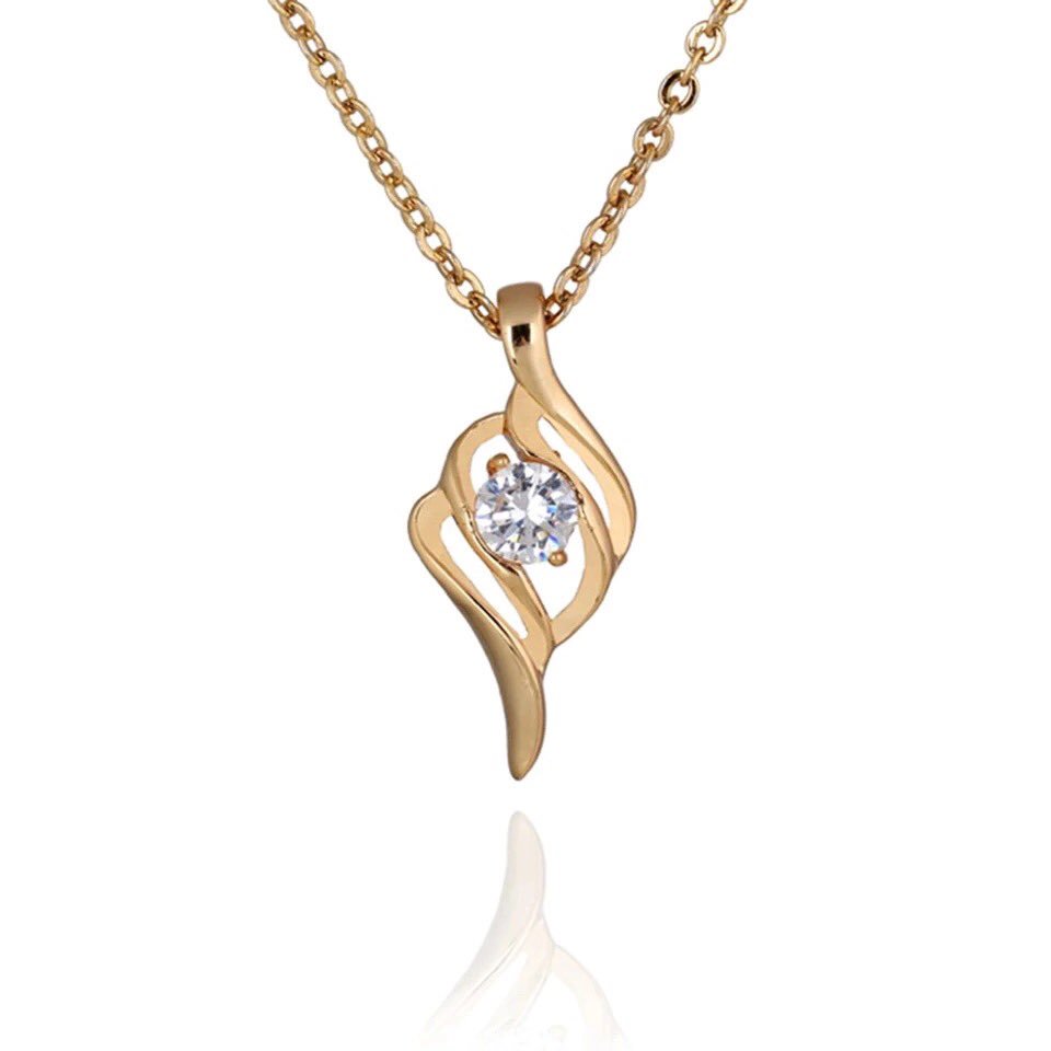 Female Gold plated steel Necklace with stoneThe perfect gift to a loved one.An everyday necklace you will love None tarnish. Comes in a box Price: 3,000Pls send a Dm to order  #wizkid29  #Wizkidday  #BBNaijia