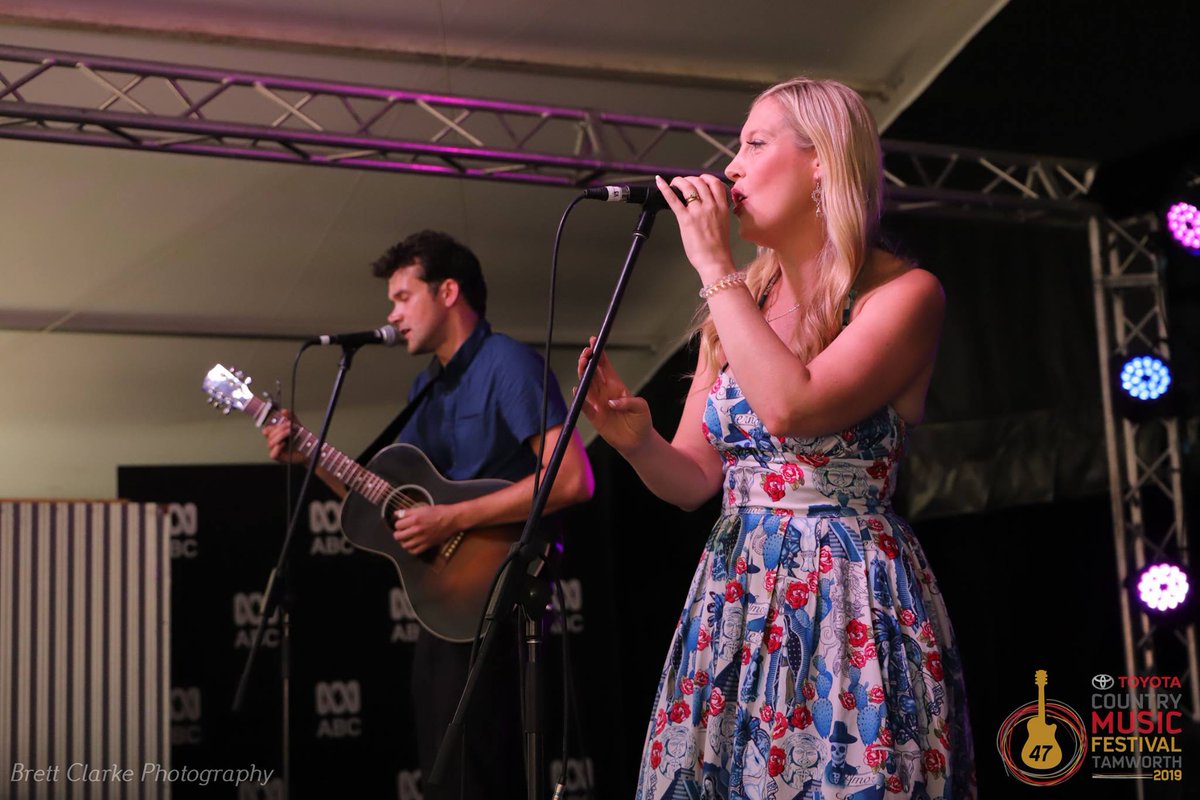 weepinwillows's tweet photo. The ✨TASTE OF TAMWORTH✨ tour kicks off THIS WEEKEND! 😄 4 award-winning acts, #CarterandCarter, @LynBowtell, @JayneDenham1 & @WeepinWillows team up to bring you a taste of Australia's biggest festival, the @TCMF_Official! 🎸🎶🎉 Tix: https://t.co/Z6tcMcd8pU 👍 📷: @BrettCMusic https://t.co/HLxvcMRSZJ
