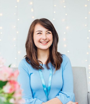 On day two, we are welcoming graduands from @sheffunimdh and @facultyscience to the first ceremony of the day at 9.30am. Entrepreneur <a href="/fayesavory/">Faye</a> will be receiving a Distinguished <a href="/SheffieldAlumni/">Sheffield Alumni</a> Award. Congratulations to everyone #ShefUniGrad