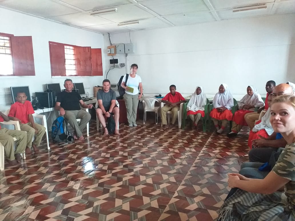 SafariDoctors's tweet photo. A huge thank you to the passionate @H2Opendoors group for visiting us in #Lamu. They volunteered at some of our mobile clinics &amp; installed an incredible computer lab at a primary school on Pate island. 
#JourneyForChange #WaterIsLife #healthforall #giveback #JoinTheJourney https://t.co/ZKkwvscJ3w