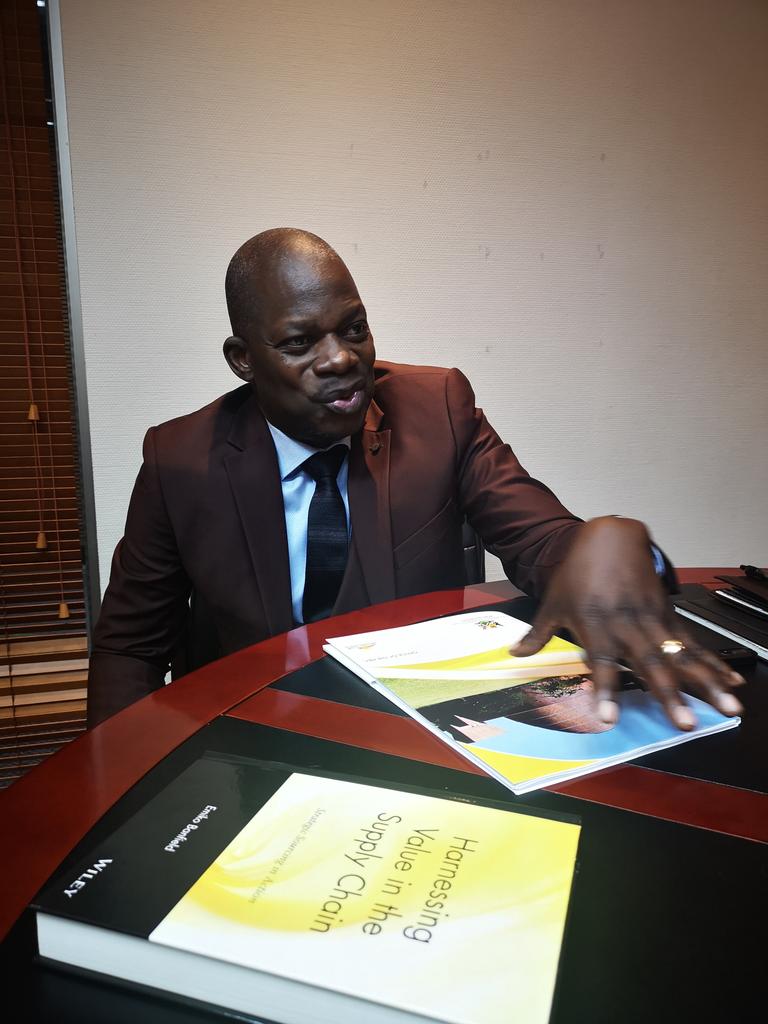 MPTreasury's tweet photo. MEC for Finance, Economic Development and Tourism, Mr. Pat Ngomane is short discussion with the team ahead of his Budget Vote speech at the Legislature #MPBudget2019 https://t.co/H0qe3rNKQl