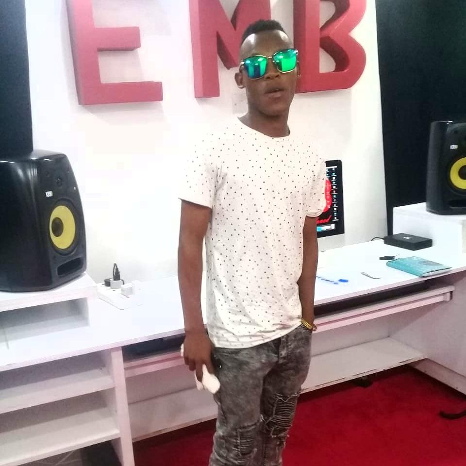 DavyDeeOfficial's tweet photo. Nani anasema hiyo song Mpya nitalipia Video?😍😁TetaNao new son by Davy Dee..HotAndNew coming soon by DavyDee #TetaNao #EMB #DeeWaMombasani . Subscribe on my YouTube Chanel by click👇👇the link https://t.co/TS92gqqnaP Ukuwe wakanza kupata wembo Tap bell🔔🔥🇮🇱🇰🇪 #DavyDee  #TetaNao https://t.co/KVYRfBFqVi