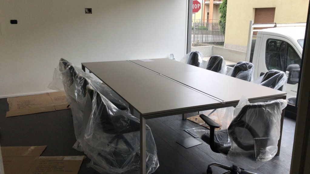 Ormai ci siamo quasi, i mobili più importanti sono arrivati a Meda.

Siete pronti a venirci a trovare nel nuovo ufficio?😎

A breve i dettagli sull'inaugurazione

[Prestige, e il nuovo ufficio è più bello]