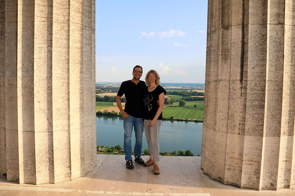 cQuaschning's tweet photo. Griechenland? Nein,  #ichbleibamBoden. Auch in Deutschland gibt es tolle Orte - Walhalla bei Regensburg. #Flugscham #ActNow #Klimaschutz #FridaysForFuture #ParentsForFuture #flightfree2019 https://t.co/Rq30uDLVLx
