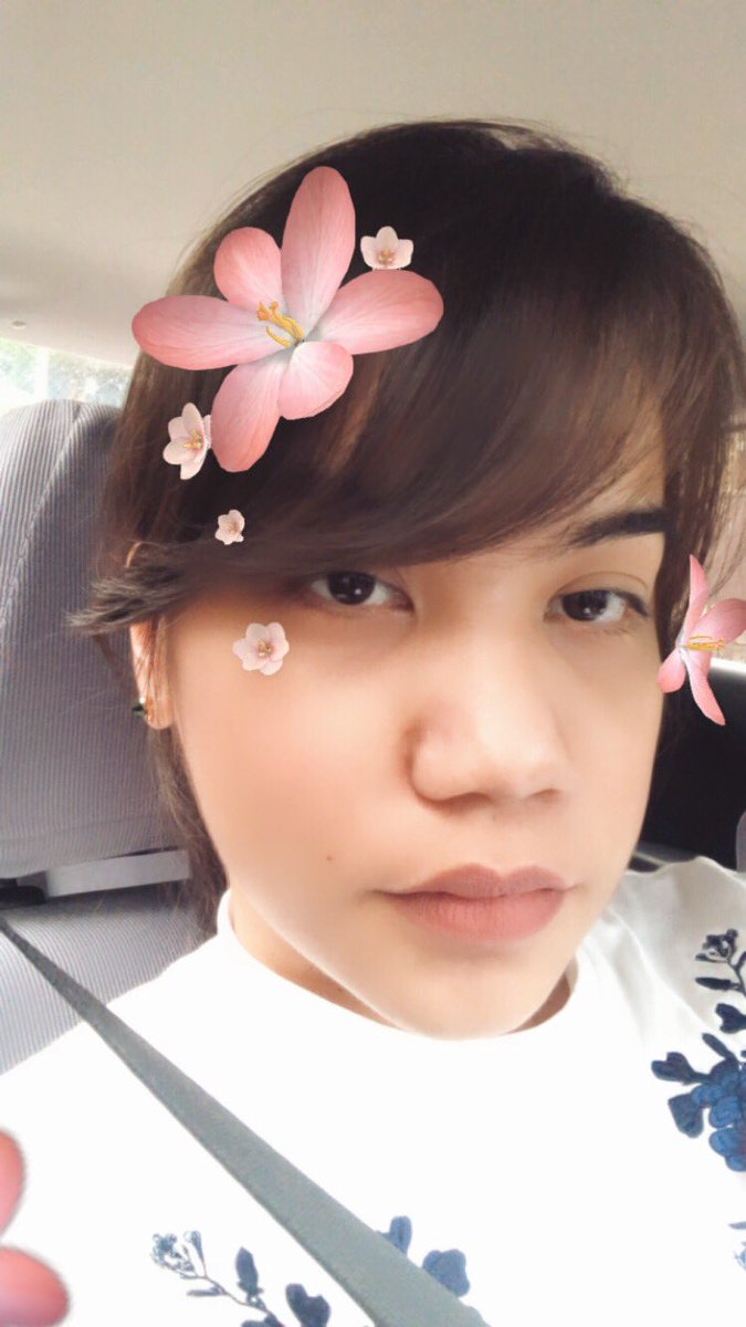 cameeel's tweet photo. “Nagpagupit ka ba? Bat ang ayos ng bangs mo?“ 🤷🏻‍♀️

#dasallangtalagabes #favefilter haha #sinongmahiligsabulaklak https://t.co/eG8Aq2q5gZ